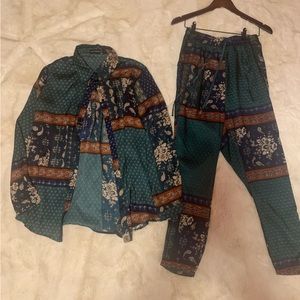 Matching 2-piece bandana set from PrettyLittleThing